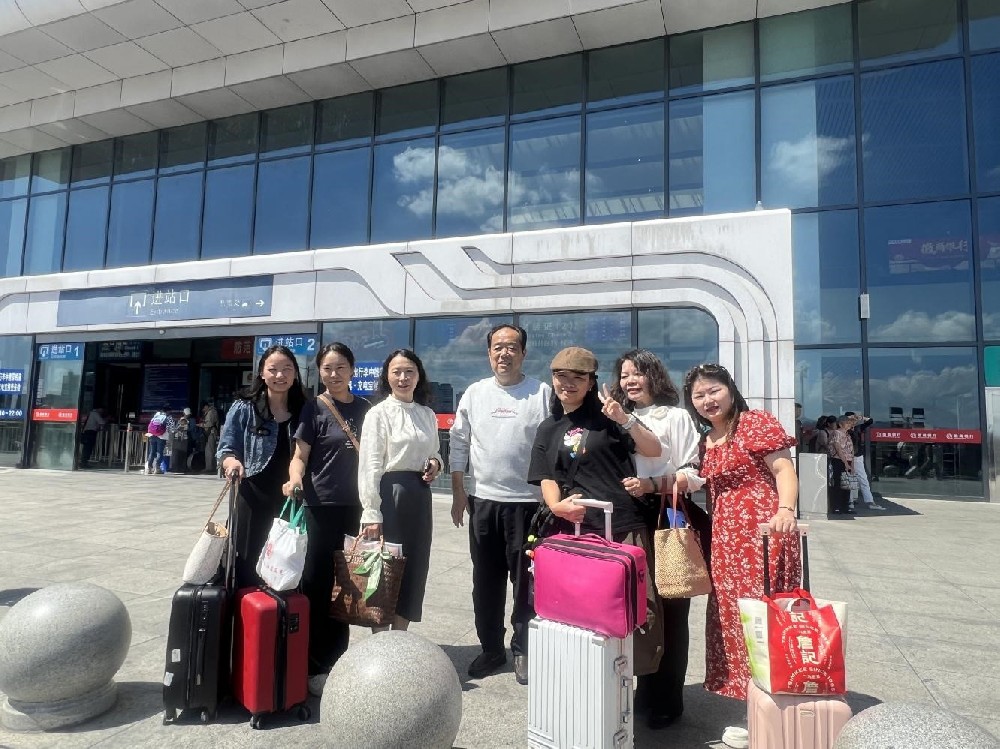 安徽光太集團(tuán)、332 地質(zhì)隊與山斗鄉(xiāng)聯(lián)合開展文化下基層活動